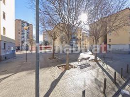 Pis, 63 m², près de bus et de train
