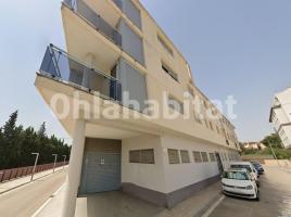 Flat, 125 m², near bus and train, almost new