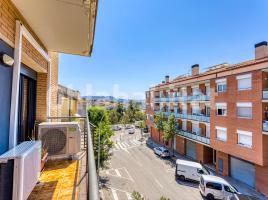Pis, 104 m², près de bus et de train, presque neuf