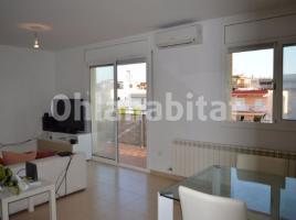 Pis, 103 m², près de bus et de train, presque neuf