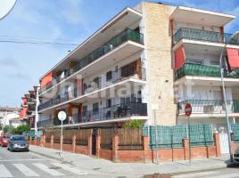 Pis, 76 m², près de bus et de train