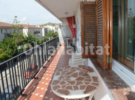 Pis, 76 m², près de bus et de train