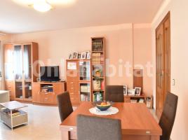 Flat, 135 m², near bus and train