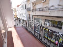 Piso, 77 m², cerca de bus y tren