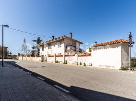  (unifamiliar aïllada), 272 m², près de bus et de train, VACARISSES