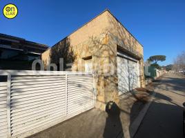  (unifamiliar aïllada), 405 m², près de bus et de train