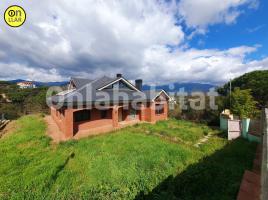 Casa (unifamiliar aislada), 303 m², cerca de bus y tren, seminuevo