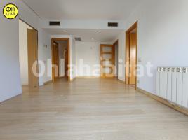 Flat, 98 m², near bus and train, almost new