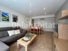 Flat, 95.71 m², near bus and train, almost new