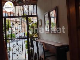 Casa (unifamiliar aislada), 254 m², cerca de bus y tren