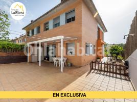 Houses (detached house), 289 m², near bus and train, almost new