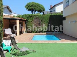 Houses (detached house), 340 m², near bus and train