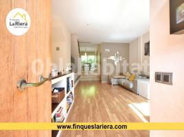 Houses (detached house), 174 m², near bus and train, almost new