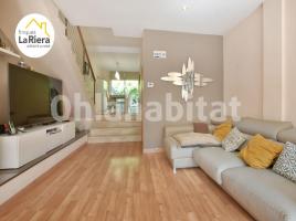 Houses (detached house), 174 m², near bus and train, almost new