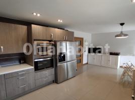 Casa (unifamiliar aislada), 357 m², cerca de bus y tren