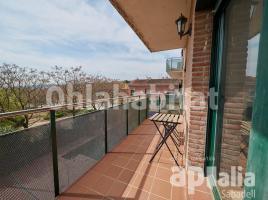 Flat, 97 m², near bus and train, almost new