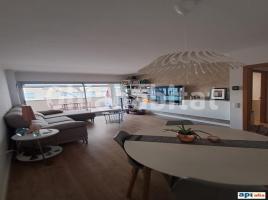 Flat, 80 m², near bus and train, almost new