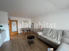 Flat, 80 m², near bus and train, almost new