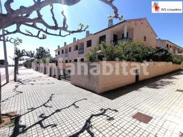 Houses (terraced house), 112 m², near bus and train, almost new