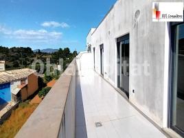 Attic, 96 m², near bus and train, almost new