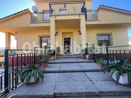 Casa (unifamiliar aislada), 205 m², cerca de bus y tren