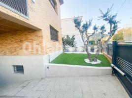 Casa (unifamiliar aislada), 359 m², cerca de bus y tren, seminuevo