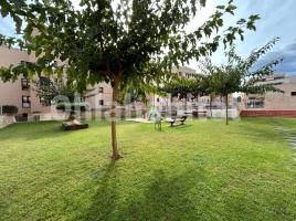 Apartamento, 127 m², cerca de bus y tren, seminuevo