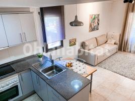 Apartament, 62 m², près de bus et de train, presque neuf