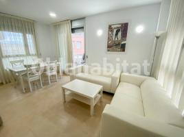 Apartamento, 103 m², cerca de bus y tren, seminuevo