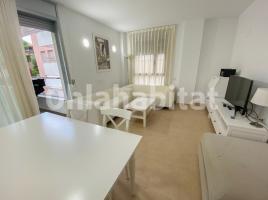 Apartamento, 103 m², cerca de bus y tren, seminuevo