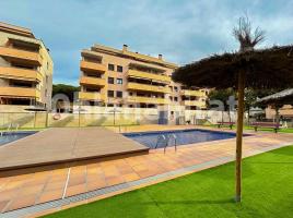 Apartamento, 104 m², cerca de bus y tren, seminuevo