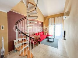 Attic, 92 m², near bus and train, almost new