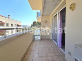 Apartament, 88 m², près de bus et de train, presque neuf, Fenals