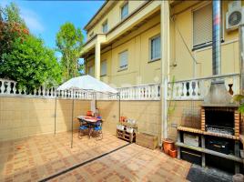 Houses (detached house), 122 m², near bus and train