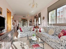  (unifamiliar adossada), 126 m², près de bus et de train, presque neuf