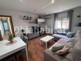 Pis, 72 m², près de bus et de train, molivell