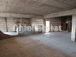 Pis, 147 m², près de bus et de train