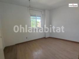 Piso, 64 m², cerca de bus y tren
