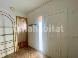 Houses (detached house), 250 m², near bus and train