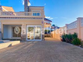 Unifamiliar adossada, 163 m², prop de bus i tren, seminou