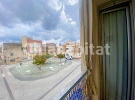 Pis, 89 m², près de bus et de train, presque neuf