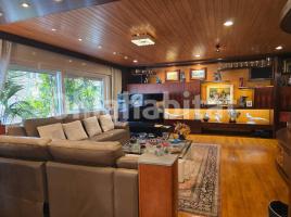 Piso, 302 m², cerca bus y metro