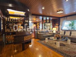 Piso, 302 m², cerca bus y metro