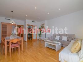 Pis, 180 m², près de bus et de train, presque neuf