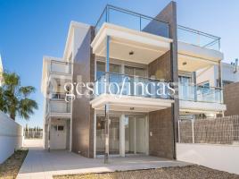 Unifamiliar adosada, 263 m², cerca de bus y tren, seminuevo, La Llosa