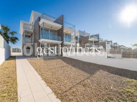 Unifamiliar adosada, 263 m², cerca de bus y tren, seminuevo, La Llosa