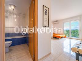 Estudio, 35 m², cerca de bus y tren, seminuevo