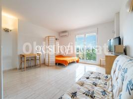 Estudio, 35 m², cerca de bus y tren, seminuevo