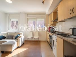 Piso, 62 m², cerca de bus y tren, seminuevo