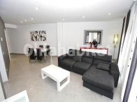 Pis, 136 m², prop de bus i tren, seminou